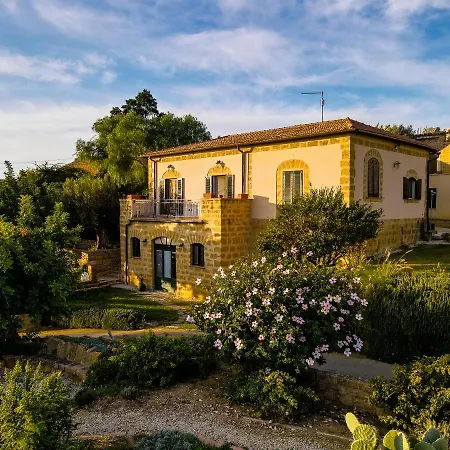 Bed and Breakfast La Lumia & 4*