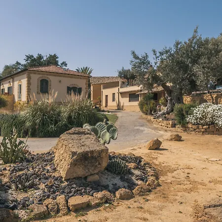 La Lumia & Bed and Breakfast