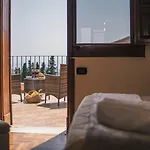 Couette-café La Lumia & 4*