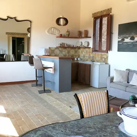 Bed & Breakfast La Lumia Suites&apartments 4*